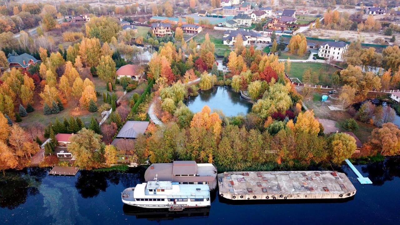 On The River Vishenki  Bagian luar foto